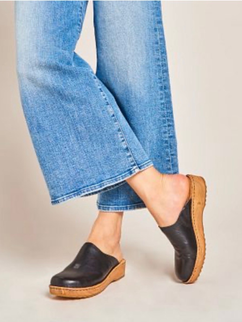Born Andy Black Comfort Clog. Leather Slip-On Clogs – Women